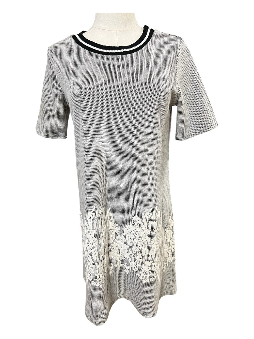 EUC Le Lis Gray Knit Shift Dress Contrast Hem | Size S